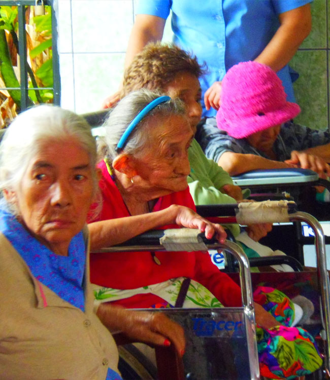ATENCIÓN INTEGRAL para el adulto mayor de forma interna en los asilos